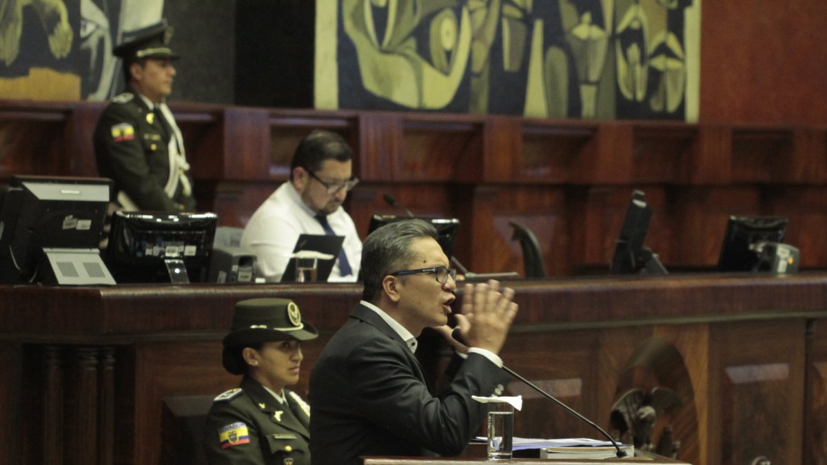 Wilman Terán presenta su defensa ante la Asamblea Nacional.