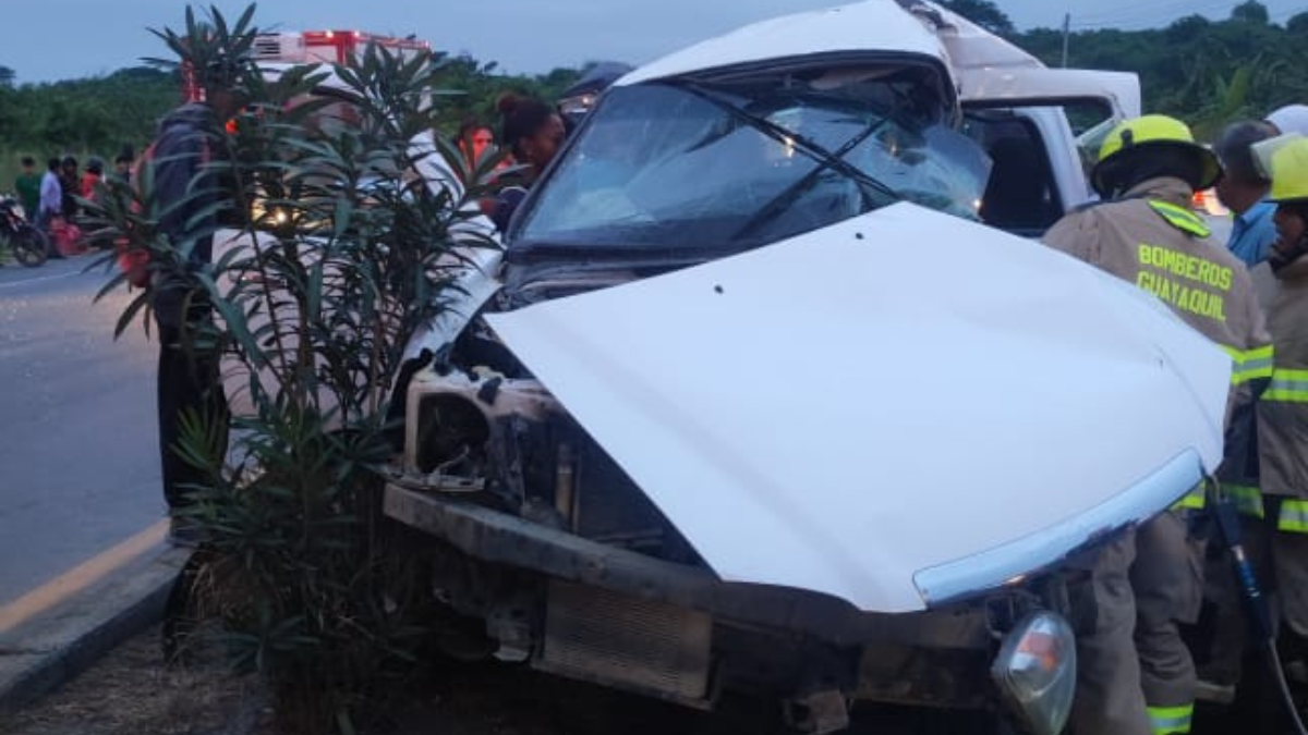 Accidente de tránsito suscitado en un tramo de la vía a la costa, en el sector de Cerecita.