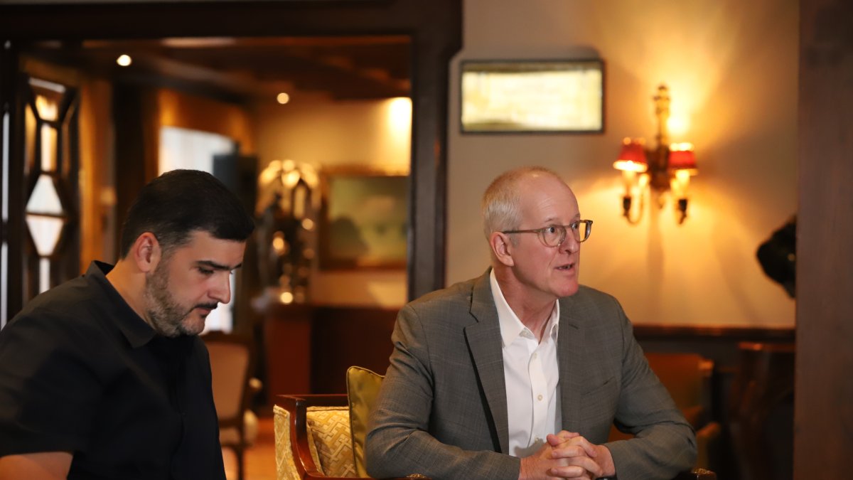 El burgomaestre y el experto han mantenido reuniones para mejorar el centro de Guayaquil