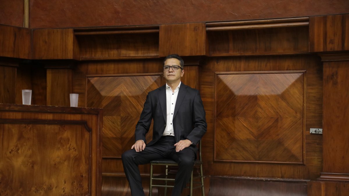 Juicio político. En el banquillo de los acusados, el expresidente de la Judicatura, Wilman Terán, espera su turno de hablar ante el Pleno de la Asamblea.