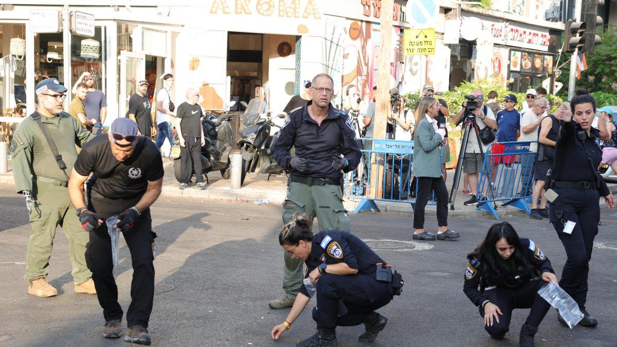 La policía inspecciona los daños en el lugar del ataque en Tel Aviv, Israel, el 19 de julio de 2024.