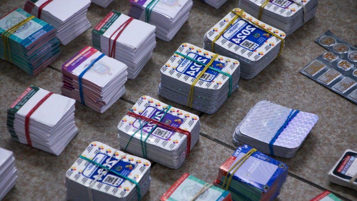 En Durán se encontró un centro de acopio que guardaba formularios técnicos vehiculares, sellos, placas, adhesivos, especies, láminas de impresión industrial entre otros.