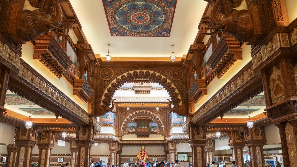 Detalles de la arquitectura del Swaminarayan Akshardham, templo hindú más grande fuera de India.