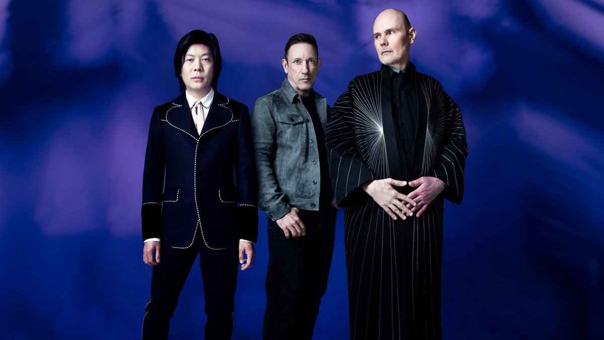 De izquierda a derecha, James Iha (guitarra), Jimmy Chamberlin (batería) y Billy Corgan (voz/guitarra) forman el núcleo duro de la banda.