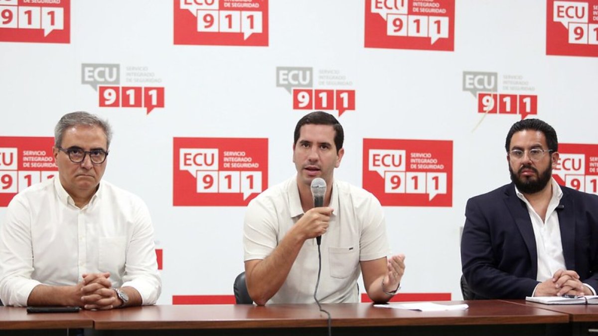 Rueda de prensa. Roberto Luque, exministro encargado de Energía y Minas, anunció que la próxima semana pedirá a la Contraloría que examine el proceso.