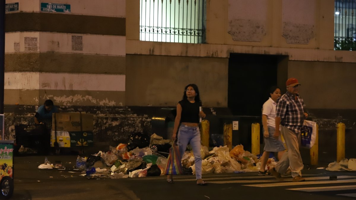 1. Basura. Durante los recorridos se evidencia que hay varias zonas llenas de basura, especialmente por las noches. La ciudadanía pide más recorridos por parte de Urvaseo.
