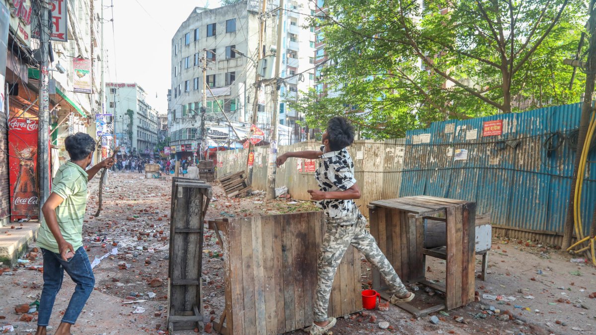 Las manifestaciones multitudinarias continuaron hoy en las calles de Daca y en varios campus universitarios, sin que por el momento se hayan reportado víctimas.