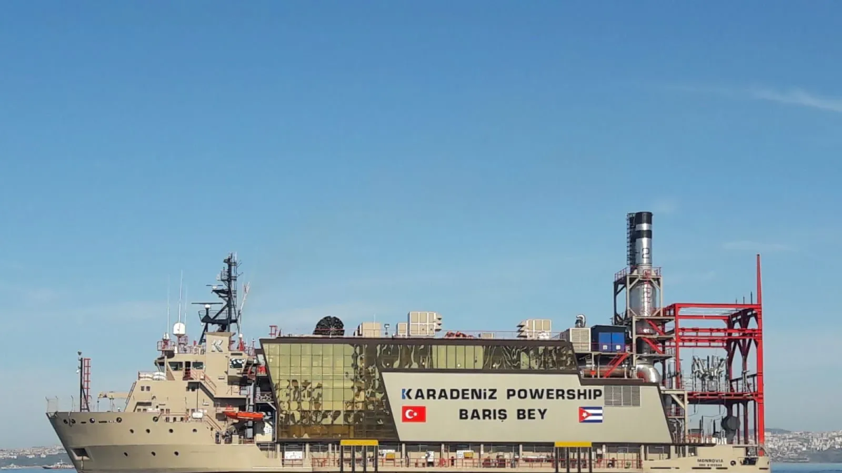 Imagen referencial de barcaza de generación de electricidad.