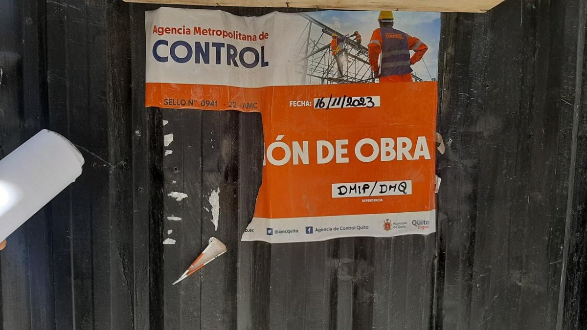 La construcción del edificio, en el centro norte de Quito, ha sido suspendida en tres ocasiones por la AMC