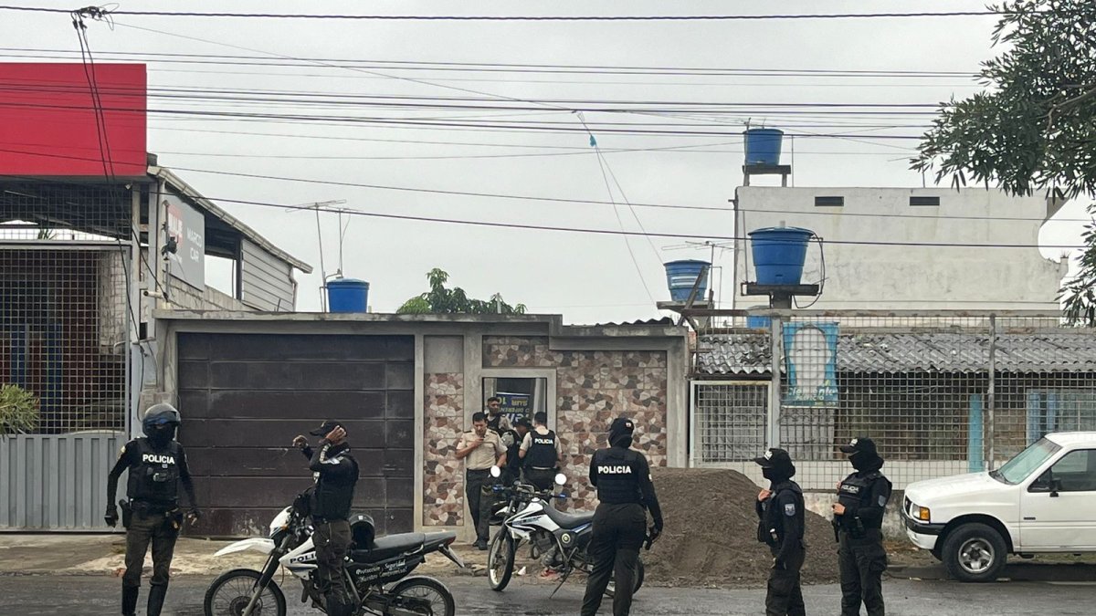 Los atacantes llegaron hasta la vivienda en dos vehículos y utilizaron fusiles y pistolas.