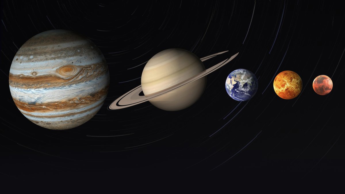 Los planetas Tierra, Marte, Júpiter, Saturno y Venus.