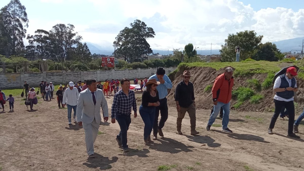 La construcción de cubierta en el estadio de la Liga Deportiva de El Quinche, fue gestionado mediante Presupuestos Participativos