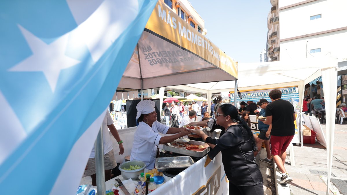 1. Comercio. Los comerciantes fueron los ganadores de la jornada. Se vendió todo.