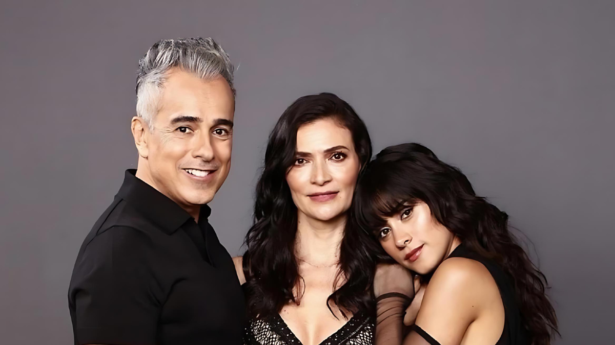 Mila Mendoza (derecha) es la hija de Armando y Betty.