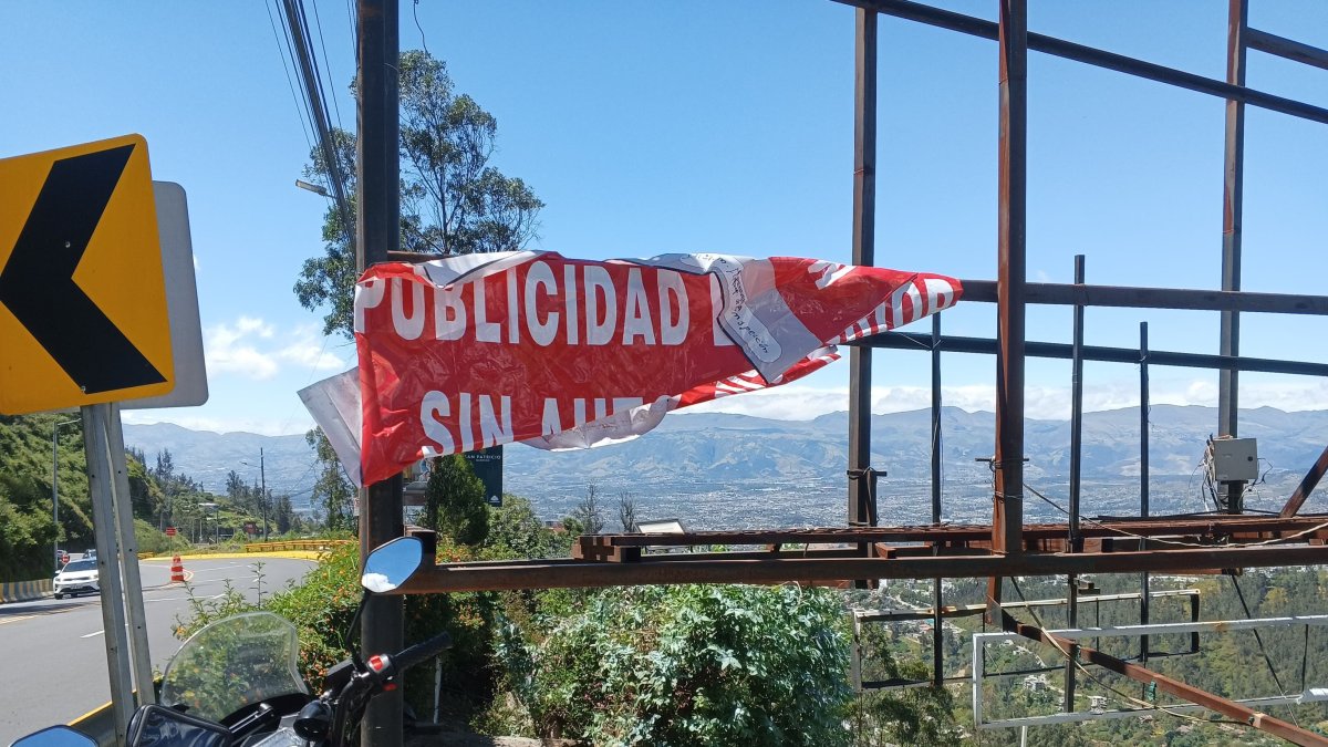 La AMC está realizando controles y colocando sellos en las vallas que no cuentan con los permisos