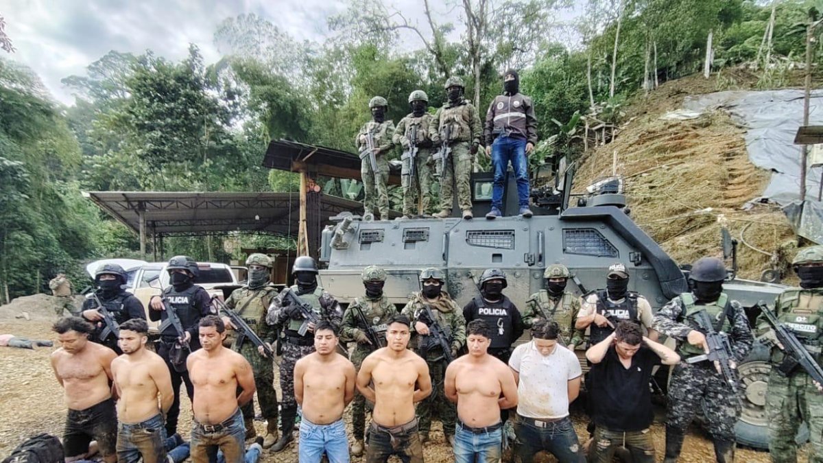 11 personas fueron detenidos en un operativo dado en el cantón Camilo Ponce Enríquez.