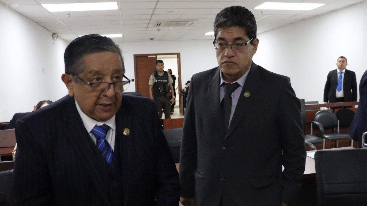 Los abogados de Danilo Carrera acudieron a la audiencia preparatoria de juicio en el caso Encuentro.