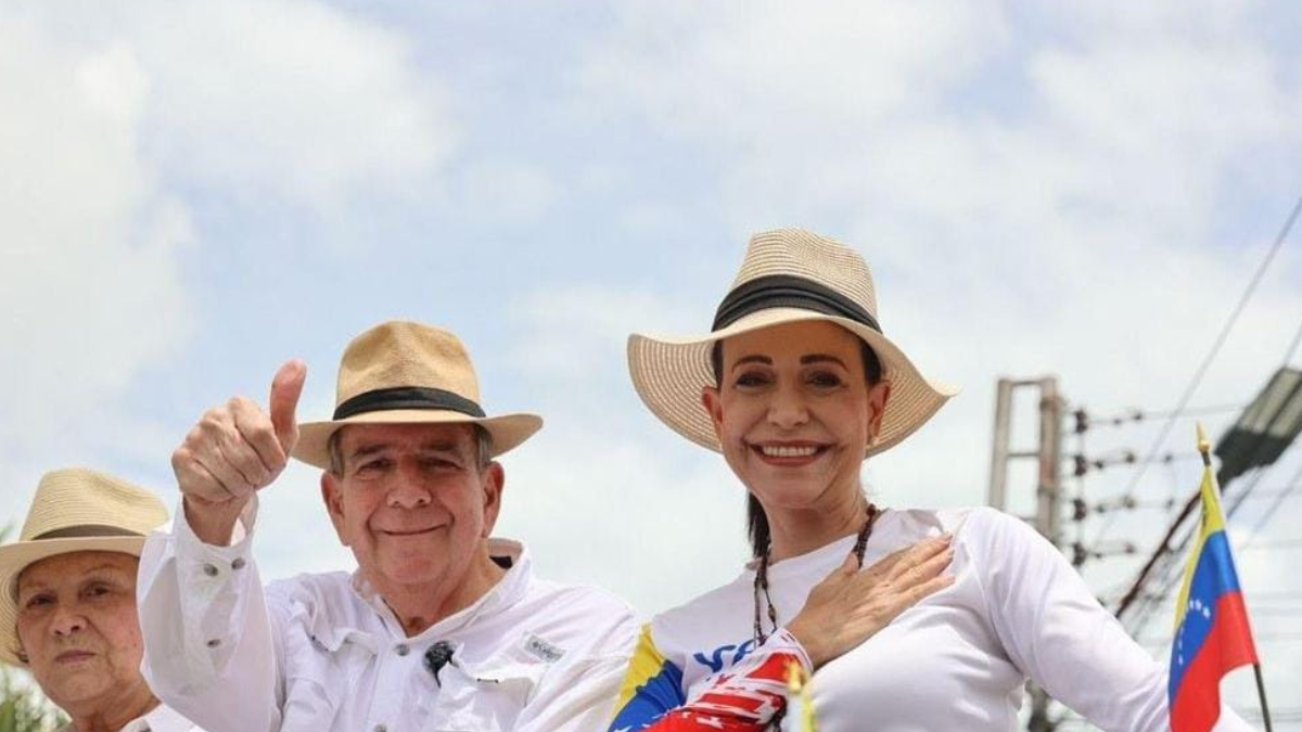 Edmundo González junto a María Corina Machado, ambos lideran la oposición al régimen de Nicolás Maduro.