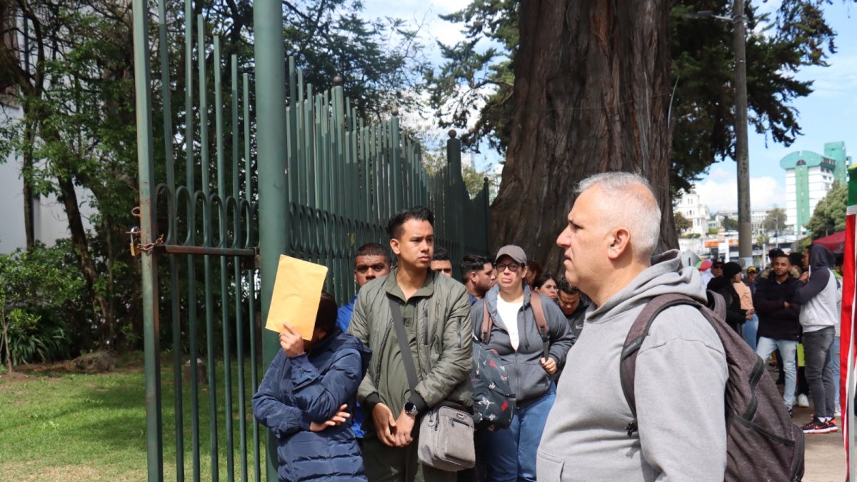 Los venezolanos en Ecuador no podrán votar en las elecciones presidenciales de su país, por el cierre de los consulados en Quito y Guayaquil.