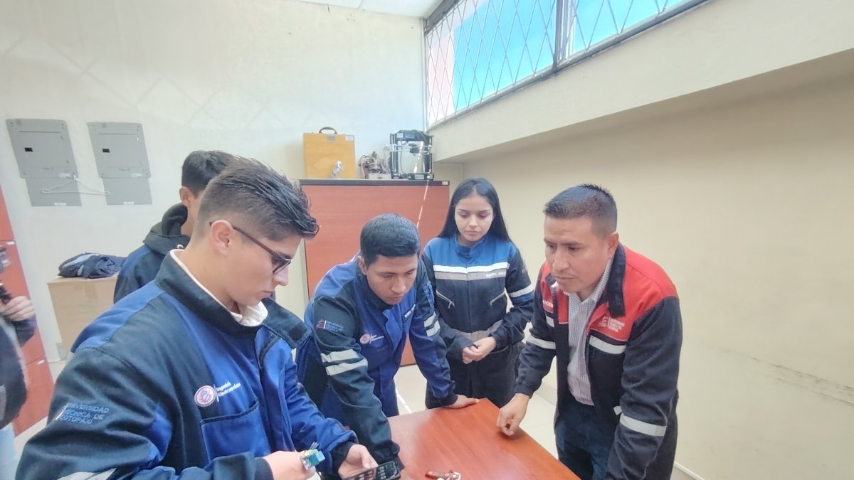 Universitarios. Los jóvenes realizaron las alarmas en el centro de estudios.