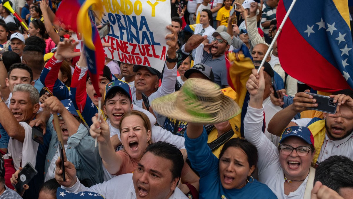 Simpatizantes del candidato a la Presidencia de Venezuela por la Plataforma Unitaria Democrática (PUD), Edmundo González Urrutia.