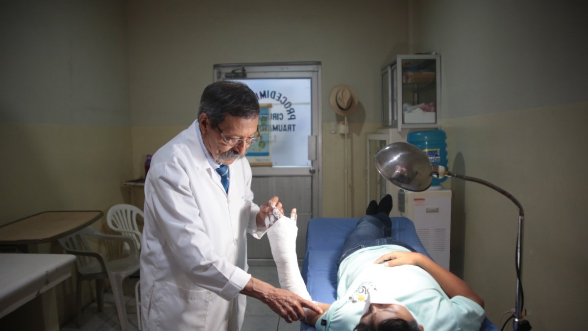 Hospital. La casa de salud atiende con consultas hasta cirugías a personas de escasos recursos de Guayaquil.