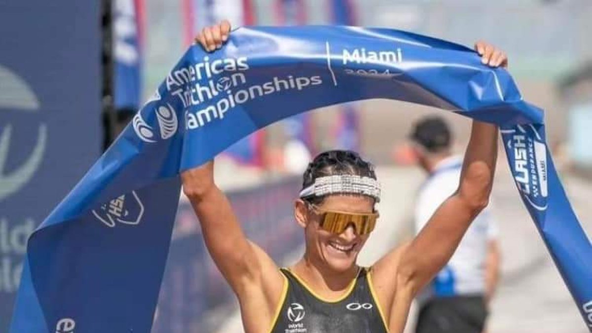 Elizabeth Bravo la representante de Ecuador en triatlón.