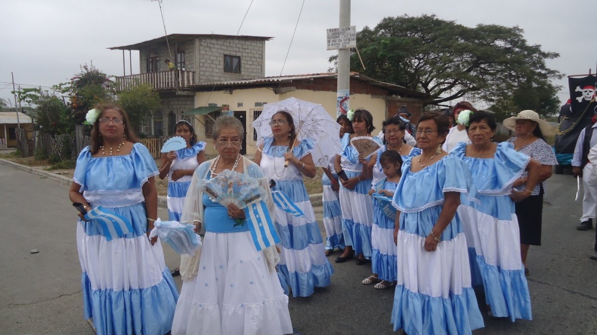 El Morro. Varias mujeres se alistan para participar de las actividades.