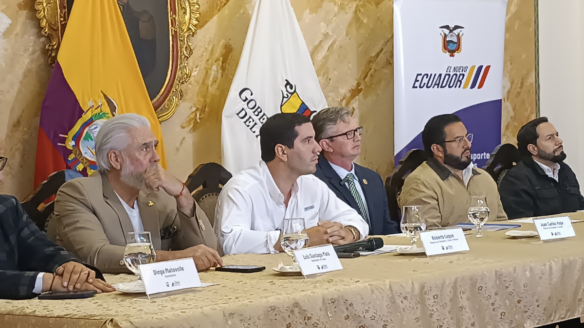 Roberto Luque, ministro de Transporte y Obras Públicas, señaló que se destinará 150 millones de dólares para tres vías de Azuay.