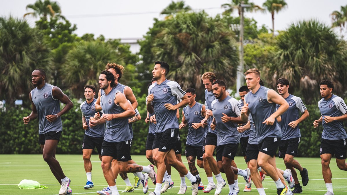 La plantilla del Inter Miami se ejercita durante una práctica.