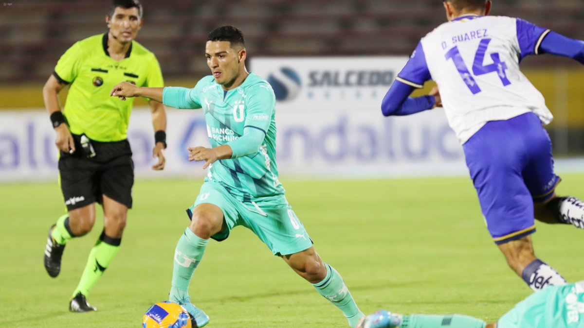 Alexander Alvarado es un explosivo extremo de nacionalidad ecuatoriana.