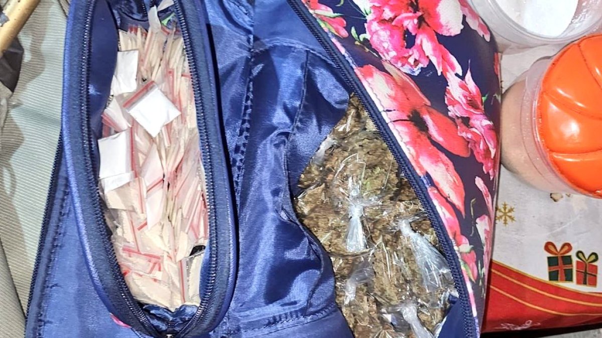 En dos inmuebles allanados por la Policía encontró droga.