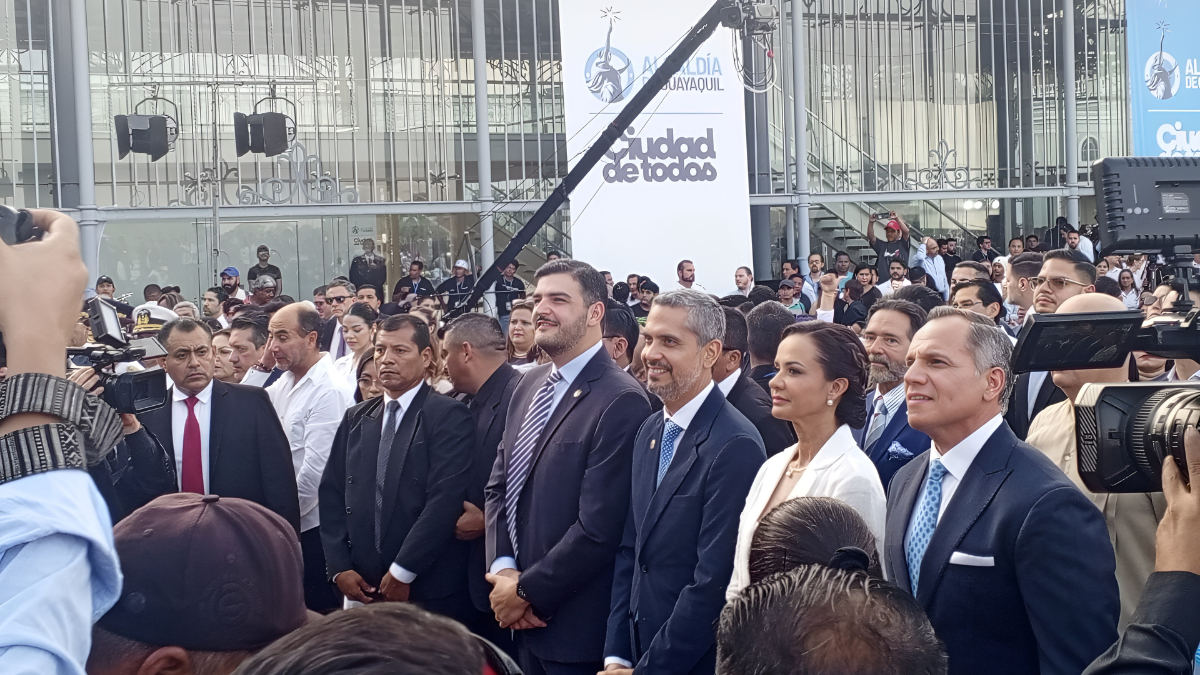 Sesión solemne por la fundación de Guayaquil, en el Palacio de Cristal.