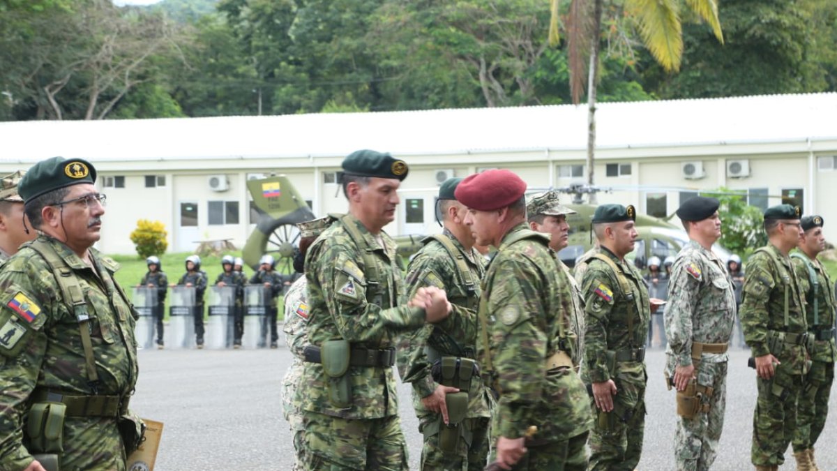 El 12 de julio de 2023, se realizó el cambio de mando de la Fuerza de Tarea Conjunta Esmeraldas, entre los generales Alexander Levoyer y Milton Rodríguez.