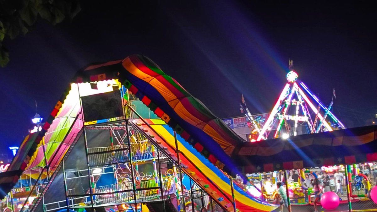 Estado. Los carruseles de la feria actualmente están abiertos al público.