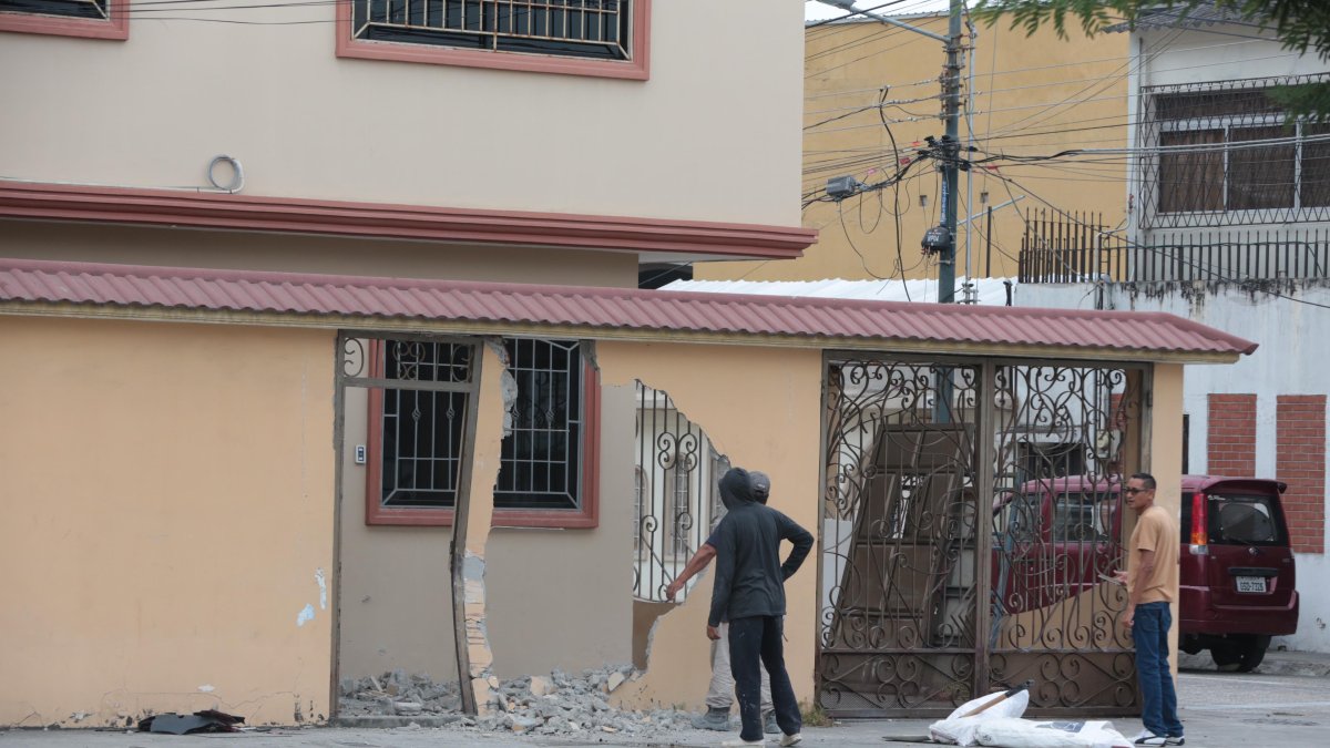 El conductor impactó contra esta vivienda, cercana a su domicilio, en la ciudadela Guayacanes.