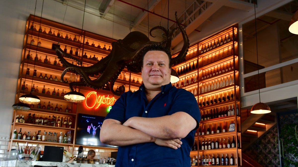 Carlos Benítez es el propietario de La Pesca, que se ha ganado su sitial en la gastronomía local.