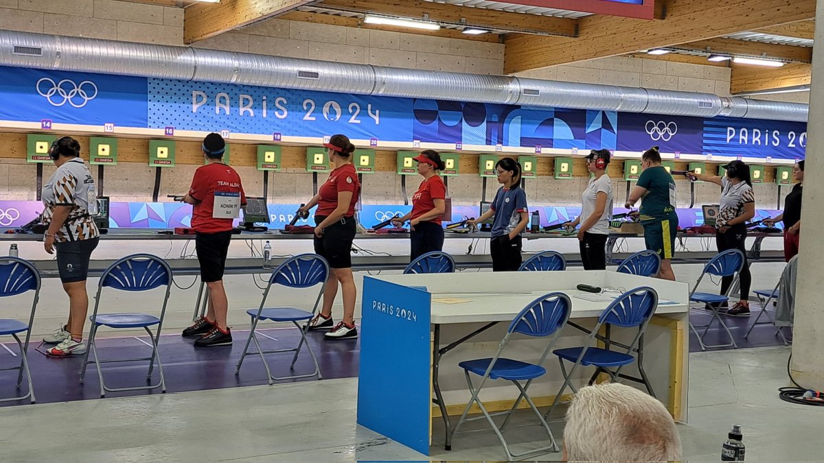 Las competidoras durante la prueba de tiro femenino 10 m.