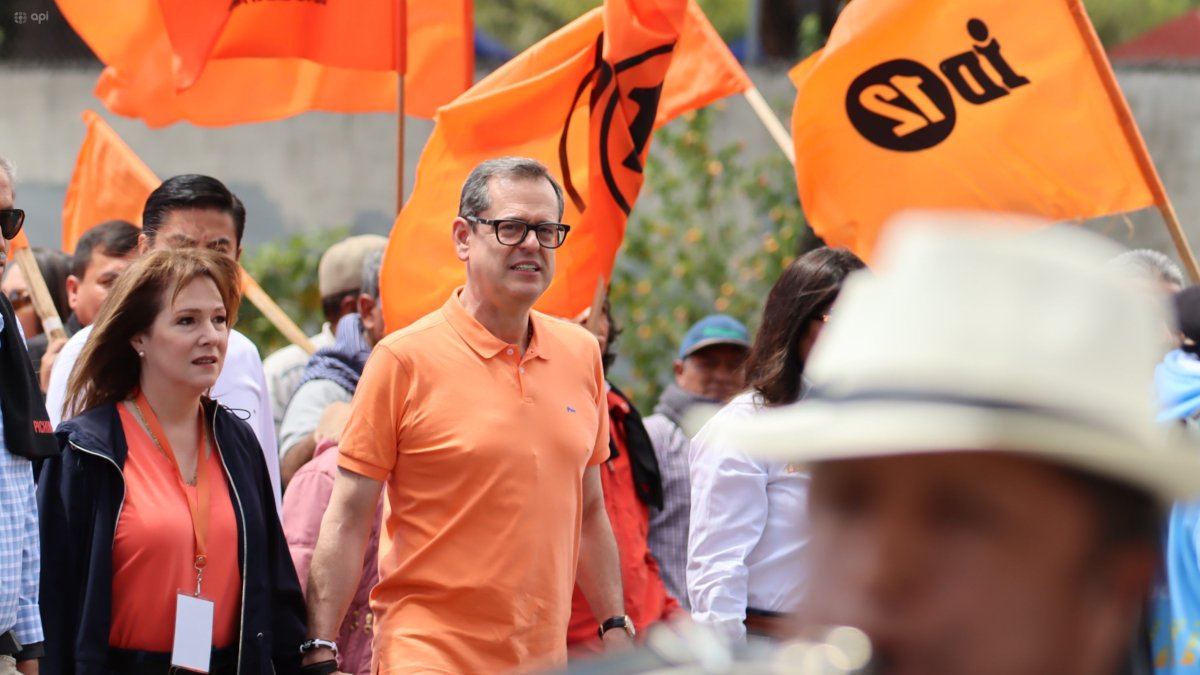 Carlos Rabascall es el precandidato presidencial del partido Izquierda Democrática.