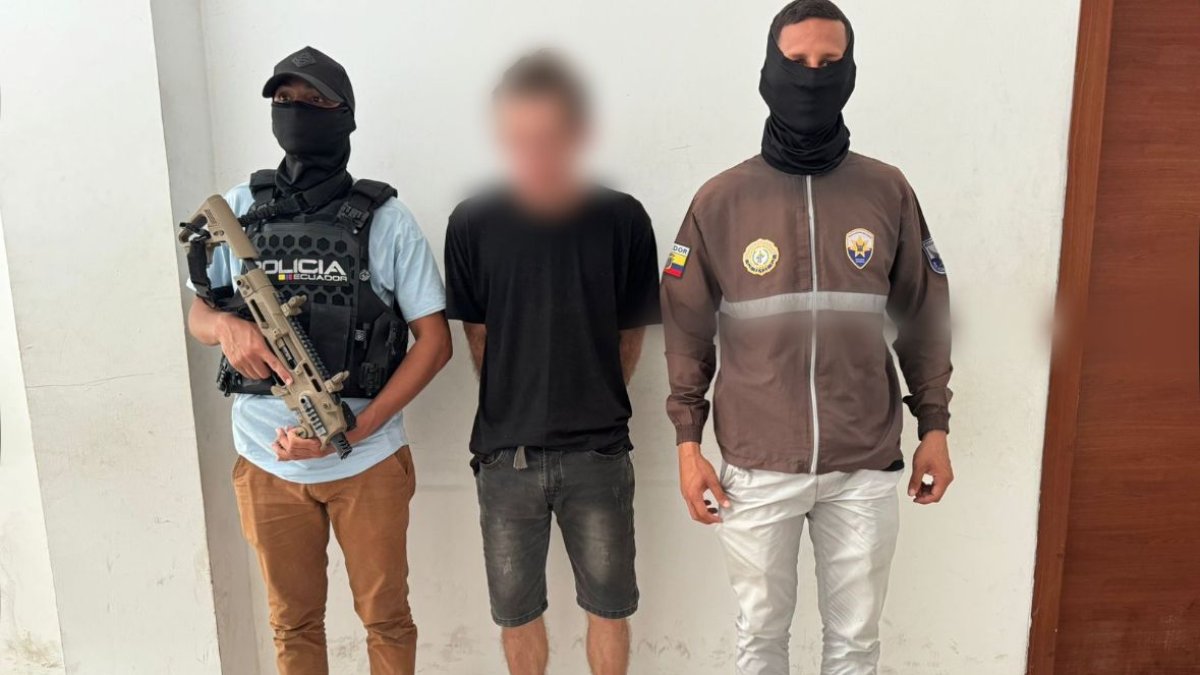 La Policía presentó a uno de los detenidos en los operativos contra la extorsión y el secuestro.