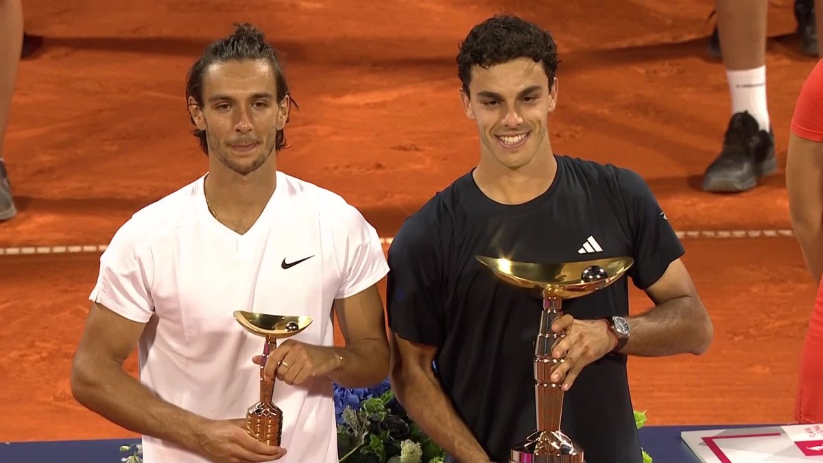 El bonaerense de 25 años (d) venció al italiano Lorenzo Musetti por 2-6, 6-4 y 7-6(5).