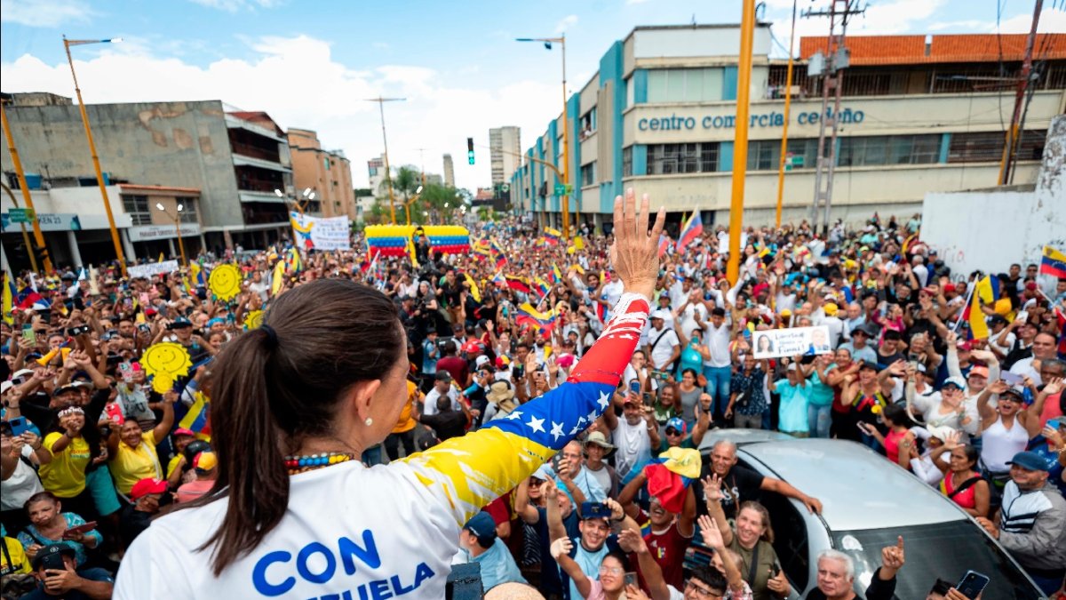 La opositora María Corina Machado durante un mitin político previo a las elecciones venezolanas.