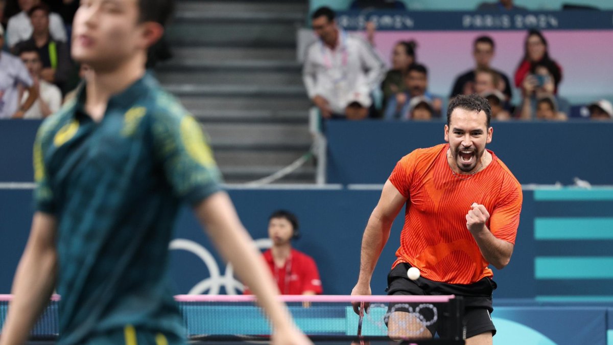 El microtenista guayaquileño celebró por fin en una cita olímpica, tras irse de Tokio 2020 sin victorias.