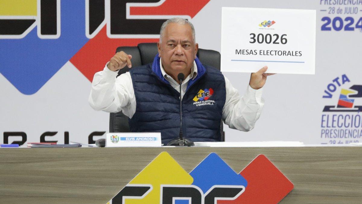 El presidente del Consejo Nacional Electoral (CNE) de Venezuela, Elvis Amoroso habla este domingo 28 de julio de 2024 en Caracas (Venezuela) tras el inicio de los comicios presidenciales.