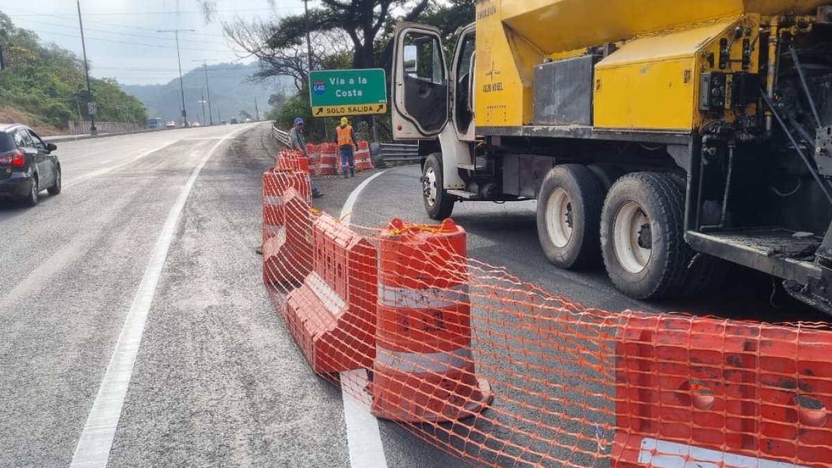A la oreja vial que conduce a vía a la costa desde la Perimetral permanece cerrada por trabajos de mantenimiento.