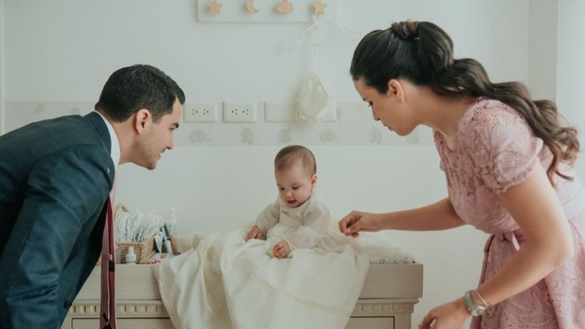 Doménica Saporiti con su esposo e hija.