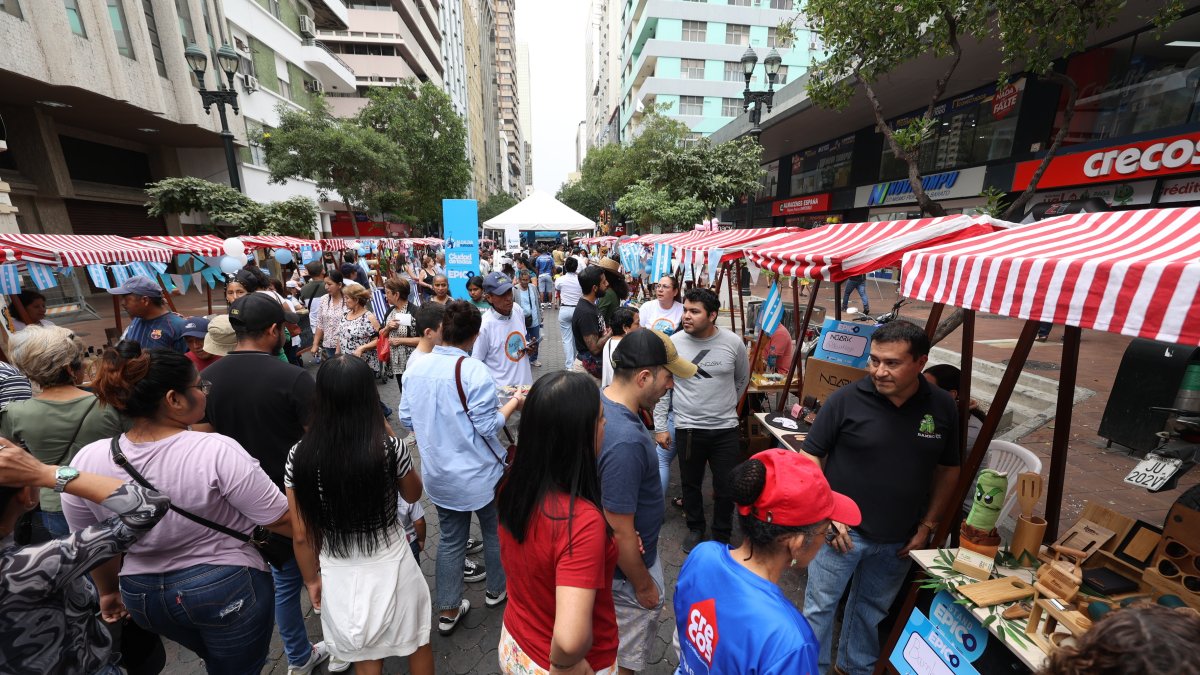 La avenida 9 de Octubre ya ha sido peatonalizada