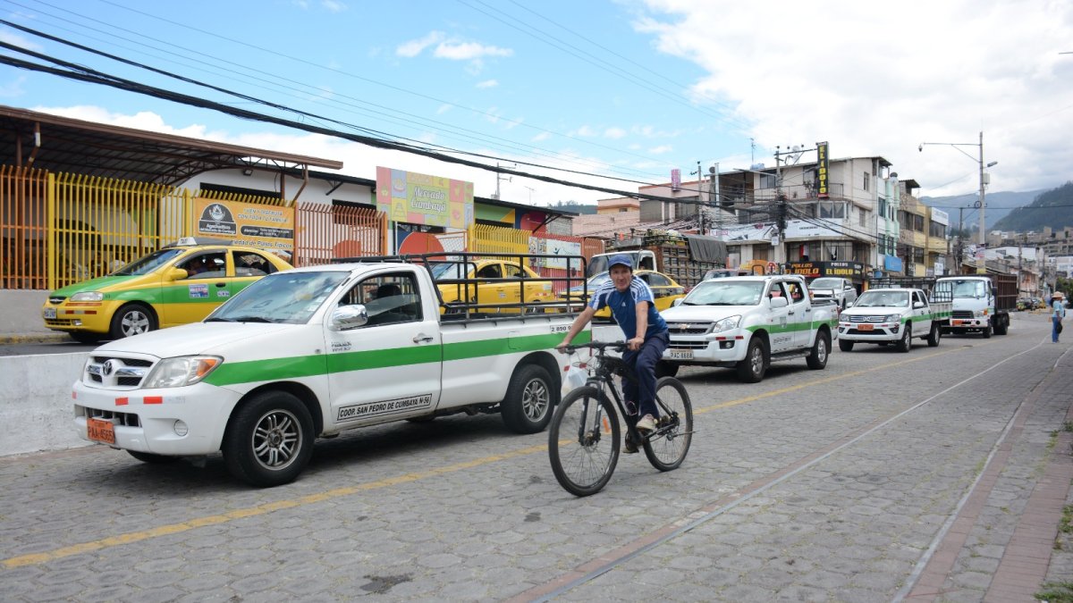 Elías Guzmán ha vivido sus 73 años en San Roque de Cumbayá. No conoce beneficios de la cantonización.