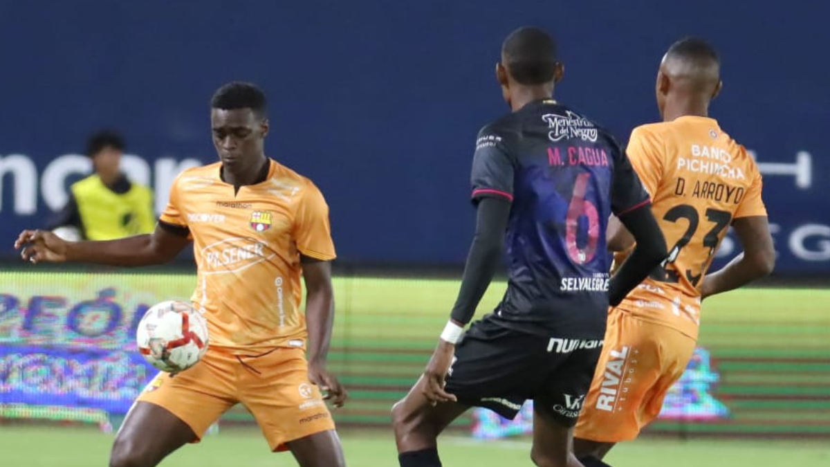 Final del primer tiempo del encuentro del IDV Junior y Barcelona.