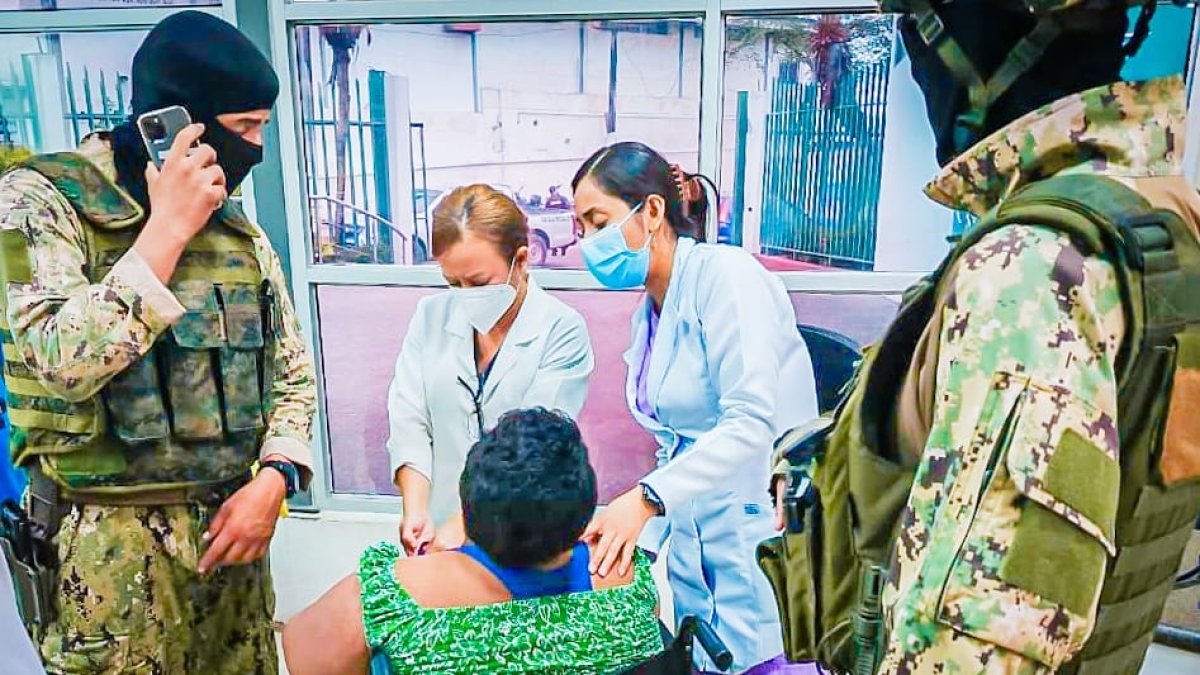 El pasado 28 de julio, las Fuerzas Armadas en coordinación con  Segura EP ayudaron a una adulta mayor en una emergencia médica.